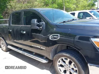 2016 Nissan Titan Platinum Reserve z VIN 1N6BA1F29GN505226, wystawiony jako IAAI lot #42016948 z przebiegiem 176 821 mil mil oraz . Historia ofert i sprzedaży dostępna na DreamBid. Obrazek 13.