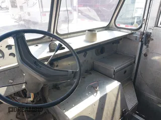 1986 Ford Econoline Cargo with VIN 1FCJE39H9GHC37114, listed as a IAAI auction lot 42030558 with 315,104 mi miles and . Bid and sale history available at DreamBid. Image 5.