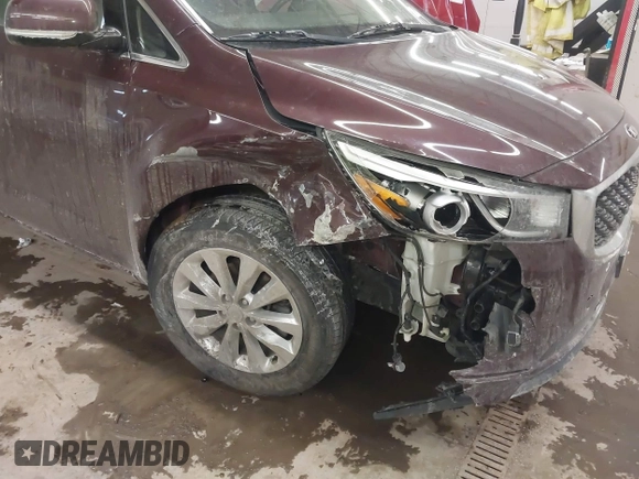 2017 Kia Sedona EX with VIN KNDMC5C1XH6292548, listed as a IAAI auction lot 41326653 with 121,491 mi miles. Bid and sale history available at carsss.com. Image 6.