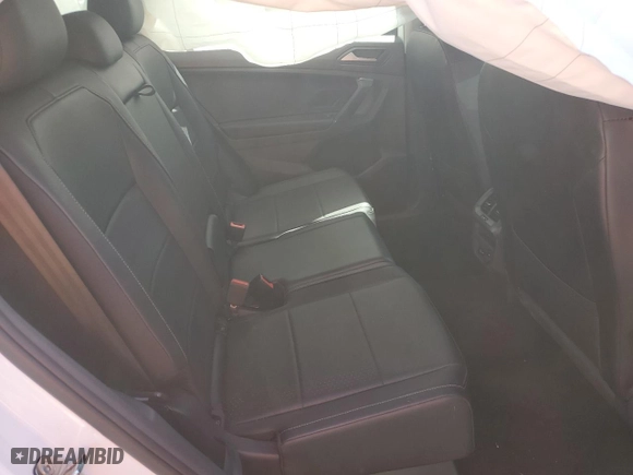 2020 Volkswagen Tiguan SE with VIN 3VV2B7AX5LM111699, listed as a Copart auction lot 70121394 with 32,217 mi miles and Salvage Title. Bid and sale history available at carsss.com. Image 11.