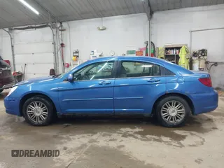 2007 Chrysler Sebring Touring z VIN 1C3LC56K57N508248, wystawiony jako IAAI lot #42305748 z przebiegiem 174 621 mil mil oraz . Historia ofert i sprzedaży dostępna na DreamBid. Obrazek 14.