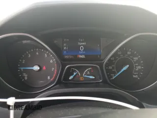 2017 Ford Focus SE z VIN 1FADP3F2XHL335127, wystawiony jako Copart lot #56119005 z przebiegiem 58 272 mil mil oraz Szkoda całkowita • Salvage title. Historia ofert i sprzedaży dostępna na DreamBid. Obrazek 9.