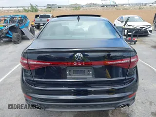 2025 Volkswagen Jetta GLI Autobahn z VIN 3VW2T7BU9SM003551, wystawiony jako IAAI lot #41808269 z przebiegiem 4 038 mil mil oraz . Historia ofert i sprzedaży dostępna na DreamBid. Obrazek 16.