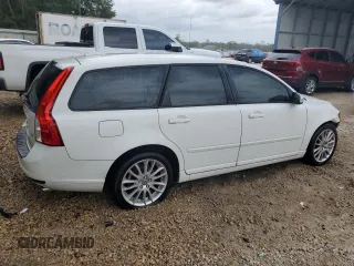 2011 Volvo V50 with VIN YV1672MW3B2606216, listed as a Copart auction lot 81331084 with 140,761 mi miles and Salvage Title. Bid and sale history available at carsss.com. Image 3.