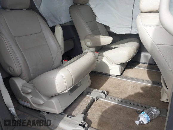 2018 Toyota Sienna XLE with VIN 5TDDZ3DC9JS190621, listed as a IAAI auction lot 41777729 with 96,089 mi miles. Bid and sale history available at carsss.com. Image 8.