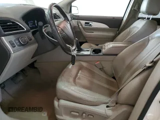 2013 Lincoln MKX z VIN 2LMDJ6JKXDBL19895, wystawiony jako Copart lot #51623655 z przebiegiem 245 542 mil mil oraz Szkoda całkowita • Salvage title. Historia ofert i sprzedaży dostępna na DreamBid. Obrazek 7.