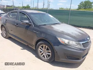 2011 Kia Optima LX z VIN KNAGM4A79B5131131, wystawiony jako IAAI lot #42456550 z przebiegiem 249 368 mil mil oraz . Historia ofert i sprzedaży dostępna na DreamBid. Obrazek 1.