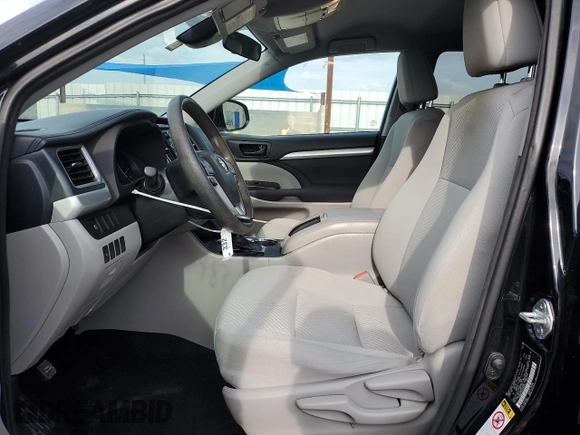 2017 Toyota Highlander LE with VIN 5TDBZRFH0HS396813, listed as a Copart auction lot 60111765 with 101,782 mi miles and Salvage title. Bid and sale history available at DreamBid. Image 7.