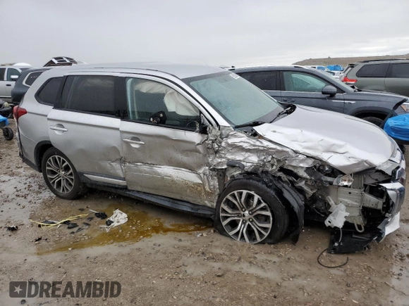 2018 Mitsubishi Outlander ES z VIN JA4AZ3A3XJZ062453, wystawiony jako Copart lot #55823265 z przebiegiem 59 084 mil mil oraz Szkoda całkowita • Salvage title. Historia ofert i sprzedaży dostępna na DreamBid. Obrazek 4.