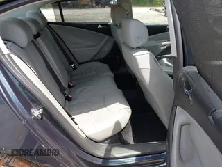 2006 Volkswagen Passat z VIN WVWFU73CX6P164725, wystawiony jako IAAI lot #42255126 z przebiegiem 108 419 mil mil oraz . Historia ofert i sprzedaży dostępna na DreamBid. Obrazek 8.