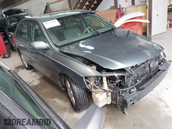 2001 Toyota Avalon XL with VIN 4T1BF28B61U121131, listed as a IAAI auction lot 41754904 with 266,554 mi miles and . Bid and sale history available at carsss.com. Image 1.