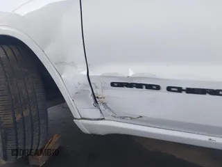 2018 Jeep Grand Cherokee Laredo E with VIN 1C4RJFAG5JC303228, listed as a IAAI auction lot 42375212 with 98,155 mi miles and . Bid and sale history available at DreamBid. Image 6.
