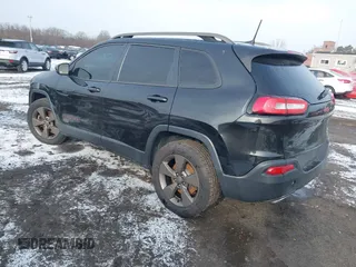2016 Jeep Cherokee Latitude with VIN 1C4PJMCS1GW326557, listed as a IAAI auction lot 41474801 with 207,805 mi miles. Bid and sale history available at carsss.com. Image 3.