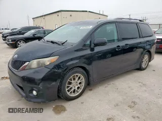 2011 Toyota Sienna SE z VIN 5TDXK3DC1BS058195, wystawiony jako Copart lot #55395835 z przebiegiem 172 413 mil mil oraz Szkoda całkowita • Salvage title. Historia ofert i sprzedaży dostępna na DreamBid. Obrazek 1.
