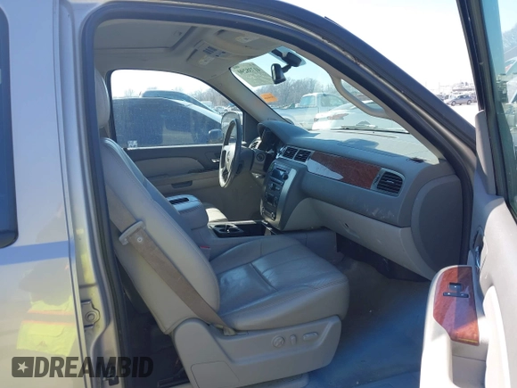 2007 GMC Yukon XL SLT with VIN 1GKFK16337J282185, listed as a IAAI auction lot 41738290 with 295,458 mi miles. Bid and sale history available at carsss.com. Image 5.