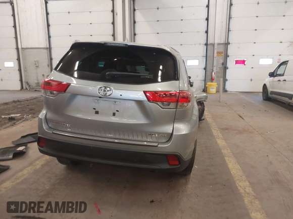 2017 Toyota Highlander XLE with VIN 5TDJZRFH2HS388353, listed as a IAAI auction lot 42138913 with 41,107 mi miles and . Bid and sale history available at DreamBid. Image 17.