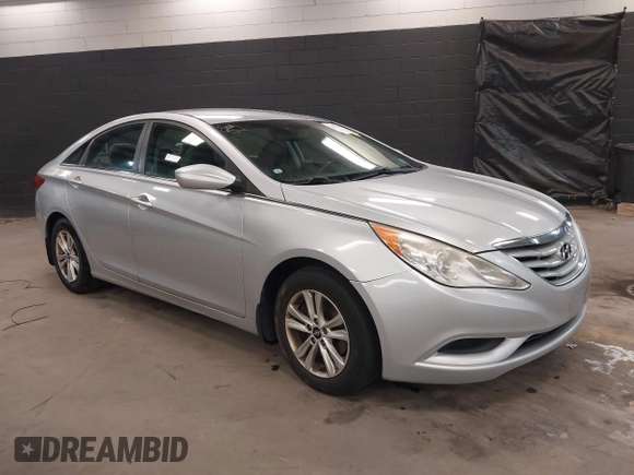 2013 Hyundai Sonata GLS z VIN 5NPEB4ACXDH620718, wystawiony jako IAAI lot #42450301 z przebiegiem 164 170 mil mil oraz . Historia ofert i sprzedaży dostępna na DreamBid. Obrazek 1.