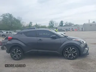2018 Toyota C-HR XLE z VIN NMTKHMBX9JR044367, wystawiony jako IAAI lot #42116714 z przebiegiem 124 597 mil mil oraz . Historia ofert i sprzedaży dostępna na DreamBid. Obrazek 14.