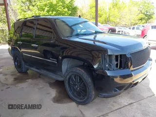 2011 Chevrolet Tahoe LTZ z VIN 1GNSCCE04BR375843, wystawiony jako IAAI lot #41980636 z przebiegiem 247 897 mil mil oraz . Historia ofert i sprzedaży dostępna na DreamBid. Obrazek 1.