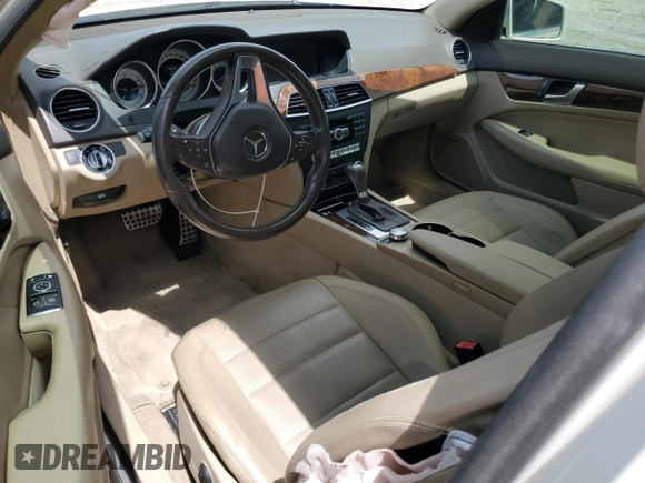 2013 Mercedes-Benz C 250 z VIN WDDGJ4HB8DG031492, wystawiony jako Copart lot #56948645 z przebiegiem 80 972 mil mil oraz Szkoda całkowita • Salvage title. Historia ofert i sprzedaży dostępna na DreamBid. Obrazek 8.