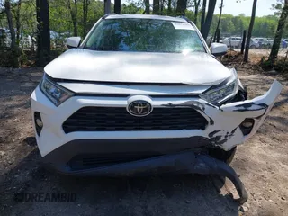2021 Toyota RAV4 XLE z VIN 2T3W1RFV5MW118836, wystawiony jako IAAI lot #42031596 z przebiegiem 56 712 mil mil oraz . Historia ofert i sprzedaży dostępna na DreamBid. Obrazek 13.