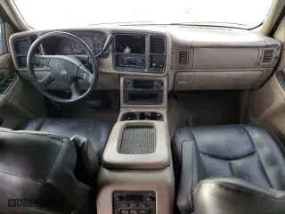 2005 Chevrolet Tahoe Z71 with VIN 1GNEC13T75R112216, listed as a Copart auction lot 84390314 with 242,754 mi miles and Clean Title. Bid and sale history available at carsss.com. Image 8.