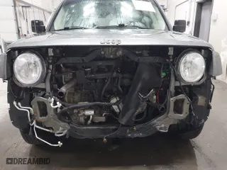 2014 Jeep Patriot Latitude with VIN 1C4NJRFB6ED617208, listed as a IAAI auction lot 41655155 with 92,220 mi miles. Bid and sale history available at carsss.com. Image 6.