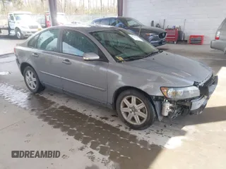 2006 Volvo S40 2.4L with VIN YV1MS382X62187886, listed as a IAAI auction lot 41943211 with 173,125 mi miles. Bid and sale history available at carsss.com. Image 1.
