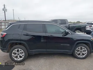 2025 Jeep Compass Latitude with VIN 3C4NJDBN1ST518028, listed as a IAAI auction lot 41096283 with 1,402 mi miles and . Bid and sale history available at DreamBid. Image 13.