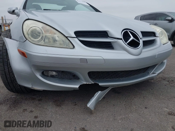 2006 Mercedes-Benz SLK 350 with VIN WDBWK56F66F096640, listed as a IAAI auction lot 42375574 with 88,657 mi miles and . Bid and sale history available at DreamBid. Image 17.