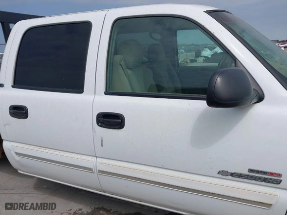 2003 Chevrolet Silverado 2500HD LS with VIN 1GCHK23193F126937, listed as a IAAI auction lot 41893874 with 260,432 mi miles. Bid and sale history available at carsss.com. Image 13.