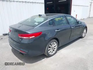 2016 Kia Optima EX z VIN 5XXGU4L34GG010877, wystawiony jako IAAI lot #42398843 z przebiegiem 157 102 mil mil oraz . Historia ofert i sprzedaży dostępna na DreamBid. Obrazek 4.