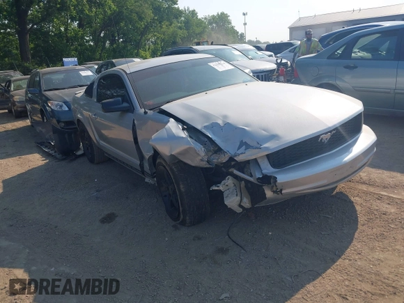 2007 Ford Mustang Deluxe with VIN 1ZVFT80N275312486, listed as a IAAI auction lot 42441764 with 172,095 mi miles and . Bid and sale history available at DreamBid. Image 1.