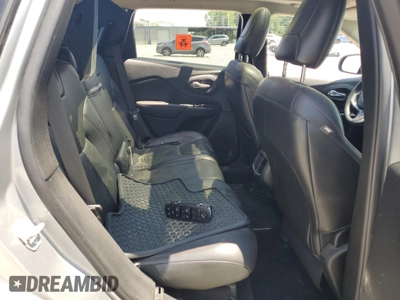 2015 Jeep Cherokee Trailhawk with VIN 1C4PJMBS3FW735398, listed as a Copart auction lot 63700015 with 157,123 mi miles and Clean title. Bid and sale history available at DreamBid. Image 11.
