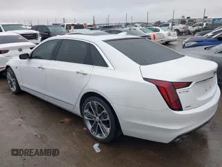2019 Cadillac CT6 Luxury AWD z VIN 1G6KB5RS9KU114954, wystawiony jako IAAI lot #38260808 z przebiegiem 17 666 mil mil oraz . Historia ofert i sprzedaży dostępna na DreamBid. Obrazek 3.