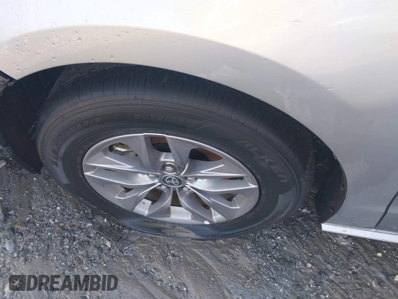 2024 Toyota Sienna LE z VIN 5TDKRKEC0RS203462, wystawiony jako IAAI lot #42240548 z przebiegiem 28 038 mil mil oraz . Historia ofert i sprzedaży dostępna na DreamBid. Obrazek 18.