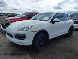2013 Porsche Cayenne S с VIN WP1AB2A20DLA85337, выставлен на аукционе IAAI как лот 41875317 с пробегом 116 561 миль миль и . История ставок и продаж доступна на DreamBid. Изображение 17.