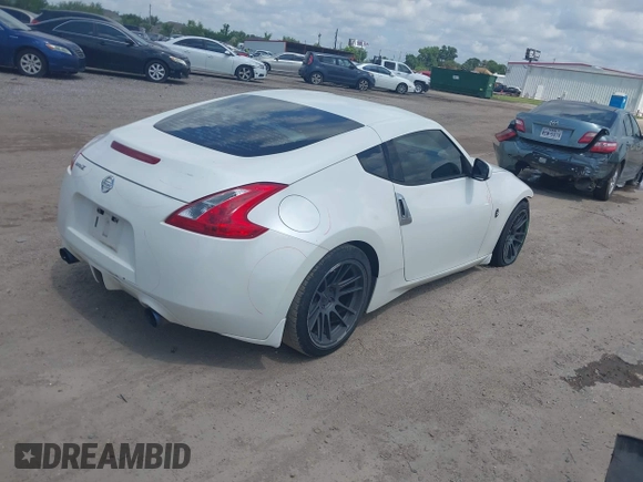 2012 Nissan 370Z z VIN JN1AZ4EH5CM564517, wystawiony jako IAAI lot #42385869 z przebiegiem 55 359 mil mil oraz . Historia ofert i sprzedaży dostępna na DreamBid. Obrazek 4.