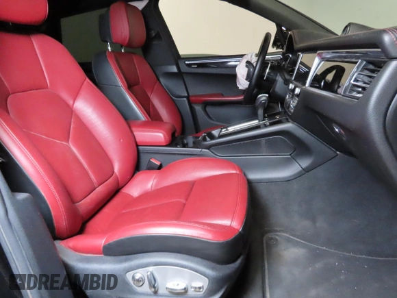 2023 Porsche Macan with VIN WP1AA2A50PLB01554, listed as a Copart auction lot 61992765 with 31,549 mi miles and Salvage title. Bid and sale history available at DreamBid. Image 5.