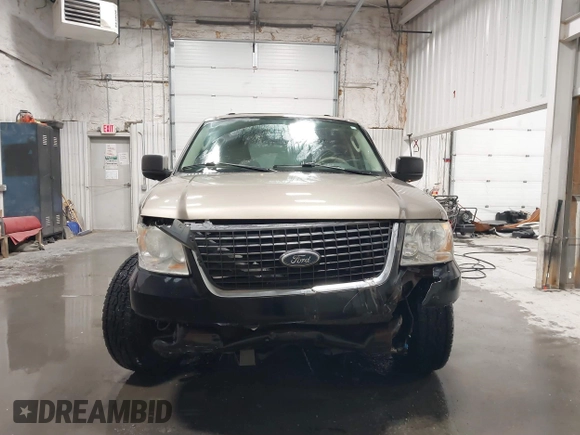 2003 Ford Expedition Special Service with VIN 1FMPU15L43LC37911, listed as a IAAI auction lot 41220050 with 221,976 mi miles. Bid and sale history available at carsss.com. Image 12.