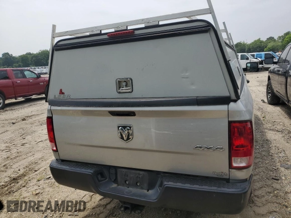 2018 Ram 1500 Tradesman z VIN 3C6JR7DT6JG130036, wystawiony jako Copart lot #59821145 z przebiegiem 140 122 mil mil oraz Czysty tytuł • Clean title. Historia ofert i sprzedaży dostępna na DreamBid. Obrazek 6.
