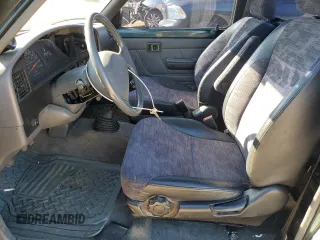 1994 Toyota Pickup z VIN 4TARN81A5RZ221208, wystawiony jako Copart lot #47466265 z przebiegiem 244 088 mil mil oraz Szkoda całkowita • Salvage title. Historia ofert i sprzedaży dostępna na DreamBid. Obrazek 7.