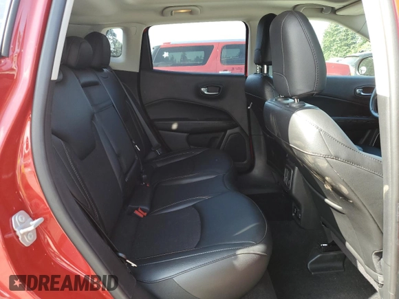2020 Jeep Compass Latitude z VIN 3C4NJDBB0LT117108, wystawiony jako Copart lot #61243675 z przebiegiem 27 466 mil mil oraz Szkoda całkowita • Salvage title. Historia ofert i sprzedaży dostępna na DreamBid. Obrazek 11.