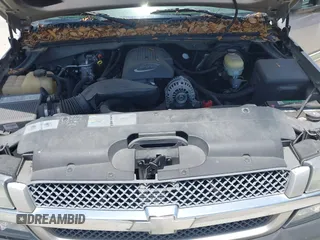 2005 Chevrolet Silverado 1500 LS z VIN 2GCEC19T551194164, wystawiony jako IAAI lot #42457424 z przebiegiem 183 283 mil mil oraz . Historia ofert i sprzedaży dostępna na DreamBid. Obrazek 10.