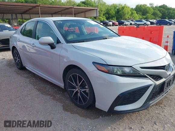 2023 Toyota Camry SE with VIN 4T1G11AK7PU090957, listed as a IAAI auction lot 42022132 with 62,556 mi miles. Bid and sale history available at carsss.com. Image 1.