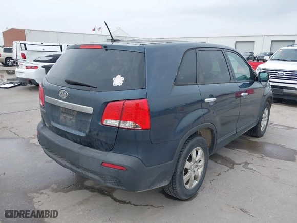 2012 Kia Sorento LX with VIN 5XYKT3A11CG191936, listed as a IAAI auction lot 41720909 with 228,323 mi miles. Bid and sale history available at carsss.com. Image 4.