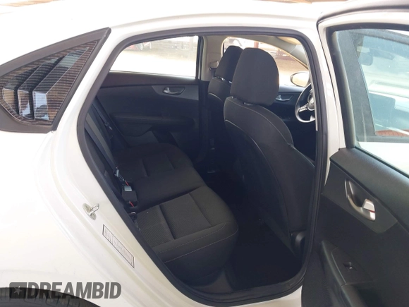 2020 Kia Forte LXS z VIN 3KPF24ADXLE152263, wystawiony jako IAAI lot #42218444 z przebiegiem 88 828 mil mil oraz . Historia ofert i sprzedaży dostępna na DreamBid. Obrazek 8.