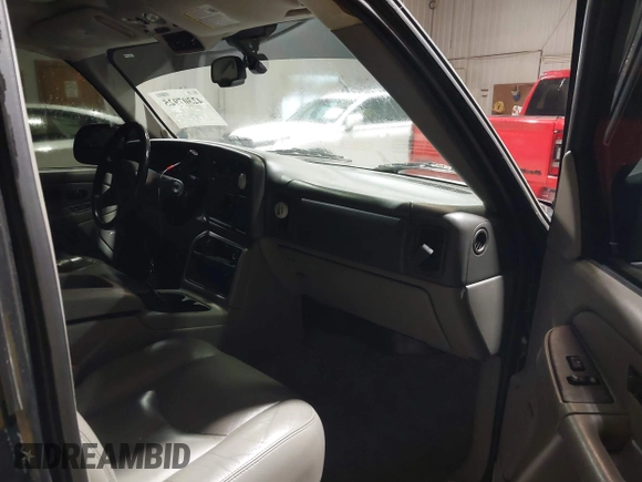 2005 Chevrolet Tahoe LS z VIN 1GNEK13T65J189354, wystawiony jako IAAI lot #42307925 z przebiegiem 166 521 mil mil oraz . Historia ofert i sprzedaży dostępna na DreamBid. Obrazek 5.