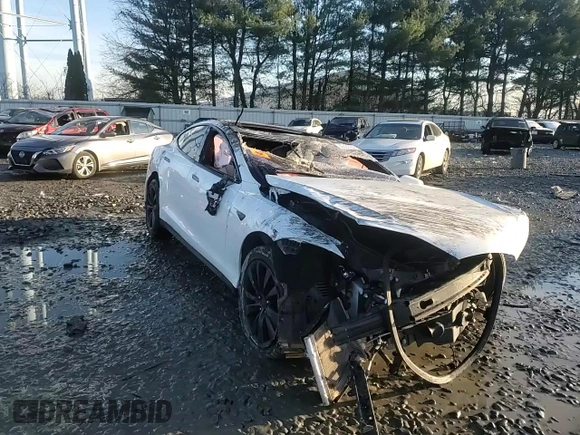 2016 Tesla Model S 90D z VIN 5YJSA1E29GF128397, wystawiony jako Copart lot #86532184 z przebiegiem Nie podano mil oraz Szkoda całkowita • Salvage title. Historia ofert i sprzedaży dostępna na DreamBid. Obrazek 11.