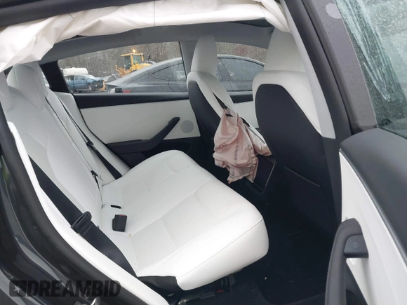 2024 Tesla Model 3 z VIN 5YJ3E1EA9RF858829, wystawiony jako IAAI lot #41160315 z przebiegiem 2 994 mil mil oraz . Historia ofert i sprzedaży dostępna na DreamBid. Obrazek 8.